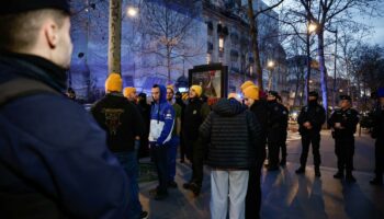 Les agriculteurs de la Coordination rurale bloqués dans leur tentative de rallier Paris