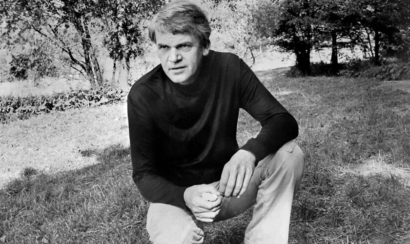 Les cendres de Milan Kundera et de sa femme ont été rapatriées en République tchèque