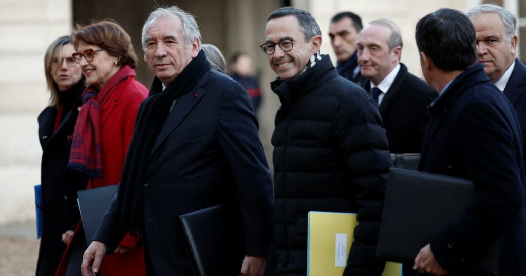 Les concessions de François Bayrou à la gauche placent les ministres LR en position inconfortable