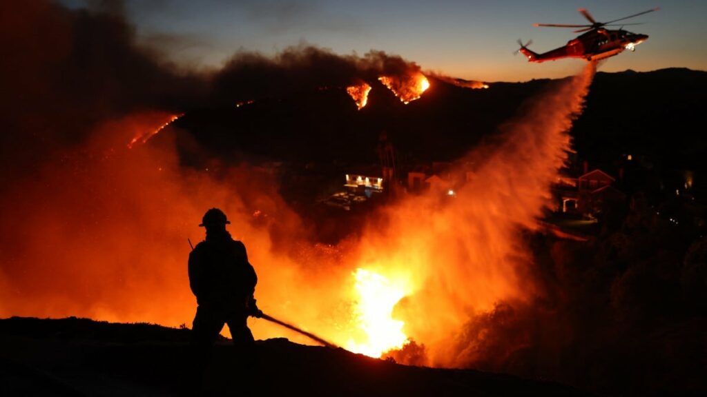 Les fake news sur l'eau de Los Angeles se propagent «presque aussi vite que les incendies»