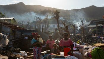 « Les gens venaient vers nous pour nous demander si les chiffres étaient réels » : Mayotte dévastée par le passage du cyclone Chido, dans l’œil du photographe Morgan Fache