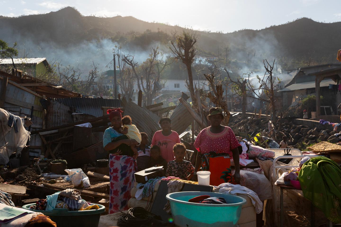 « Les gens venaient vers nous pour nous demander si les chiffres étaient réels » : Mayotte dévastée par le passage du cyclone Chido, dans l’œil du photographe Morgan Fache