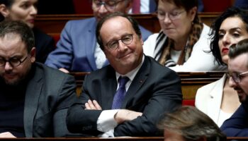 «Les socialistes ont la clé jusqu'en 2027», affirme François Hollande