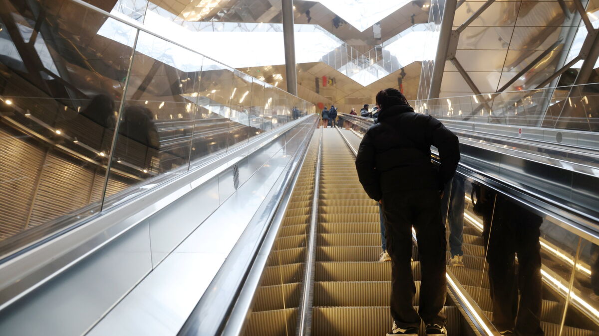 Ligne 14 : les premiers usagers découvrent la « spectaculaire » station Villejuif - Gustave-Roussy