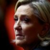 Loin des négociations politiques, Marine Le Pen achève la séquence d’hommages à son père