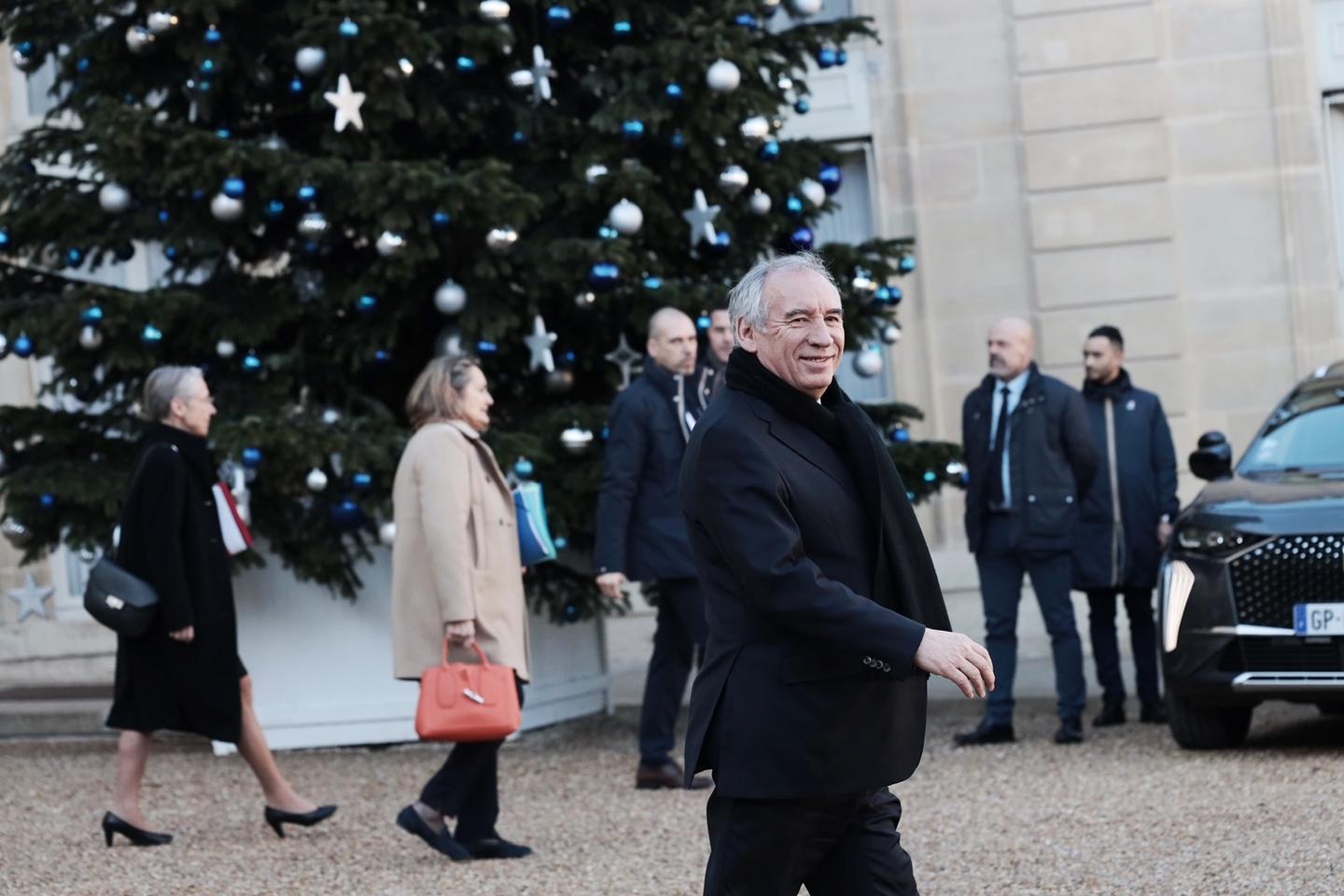 Lors du premier conseil des ministres du gouvernement de François Bayrou, Emmanuel Macron demande de l’« audace »