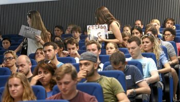 Los estudiantes internacionales se gastan 6.000 millones de euros cada curso: por cada euro para las clases dedican 1,28 euros más a ocio, comida y alojamiento