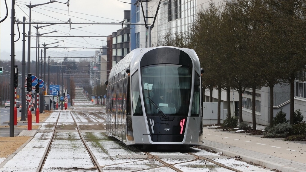 Luxembourg-ville: Un usager du tram insulte la conductrice puis agresse la police