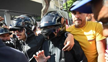 María Corina Machado, detenida violentamente por agentes chavistas durante una gran manifestación