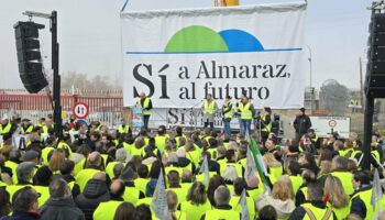 Masiva manifestación contra el cierre de la central nuclear de Almaraz, con apoyo de Castilla-La Mancha desde la distancia