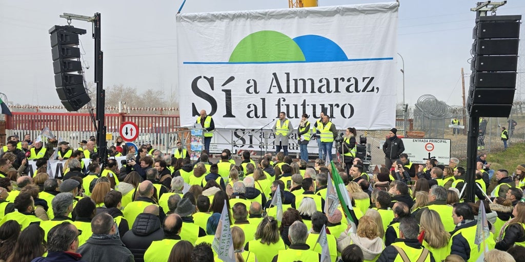 Masiva manifestación contra el cierre de la central nuclear de Almaraz, con apoyo de Castilla-La Mancha desde la distancia