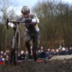 Mathieu van der Poel, impérial, poursuit sa moisson boueuse en cyclo-cross, à une semaine des Mondiaux en France