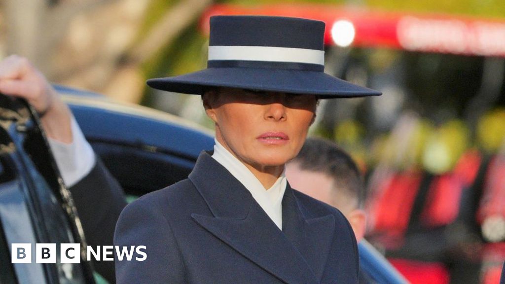 Melania's hat, shorts in winter and other eye-catching looks