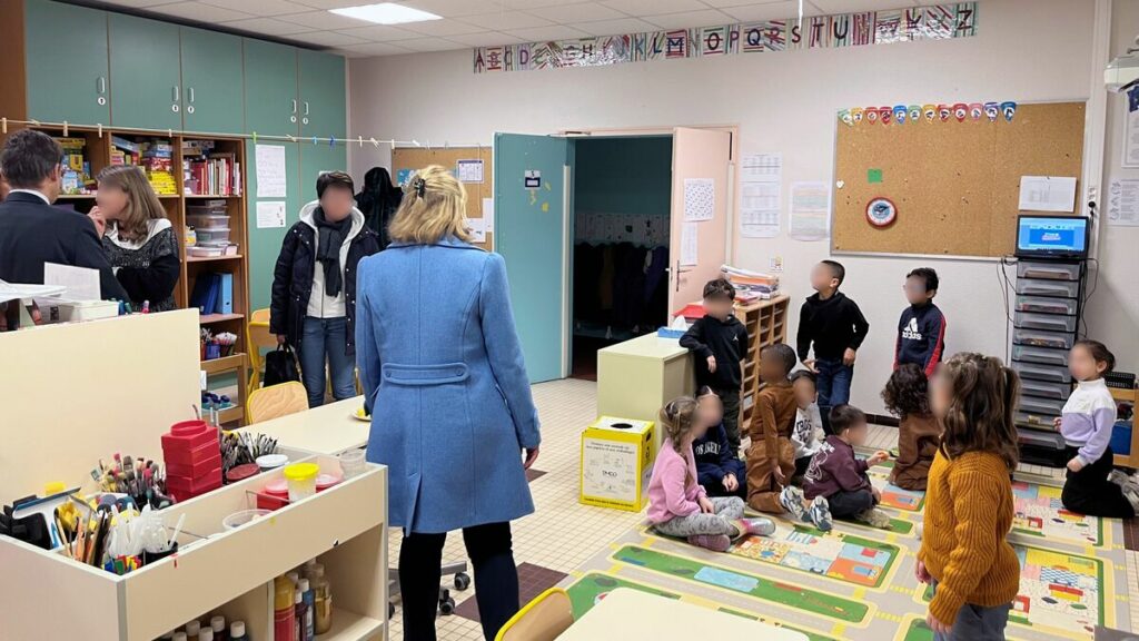 « Mes enfants appréhendaient » : retour à l’école pour les élèves dont l’établissement a été saccagé à Noël