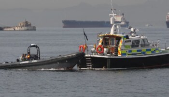 Militares y guardias civiles exigen al Gobierno firmeza frente al hostigamiento de la Royal Navy en Gibraltar: "Están crecidos"