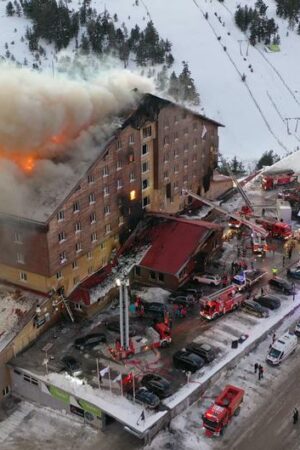 Mindestens zehn Tote bei Hotelbrand in türkischem Skigebiet