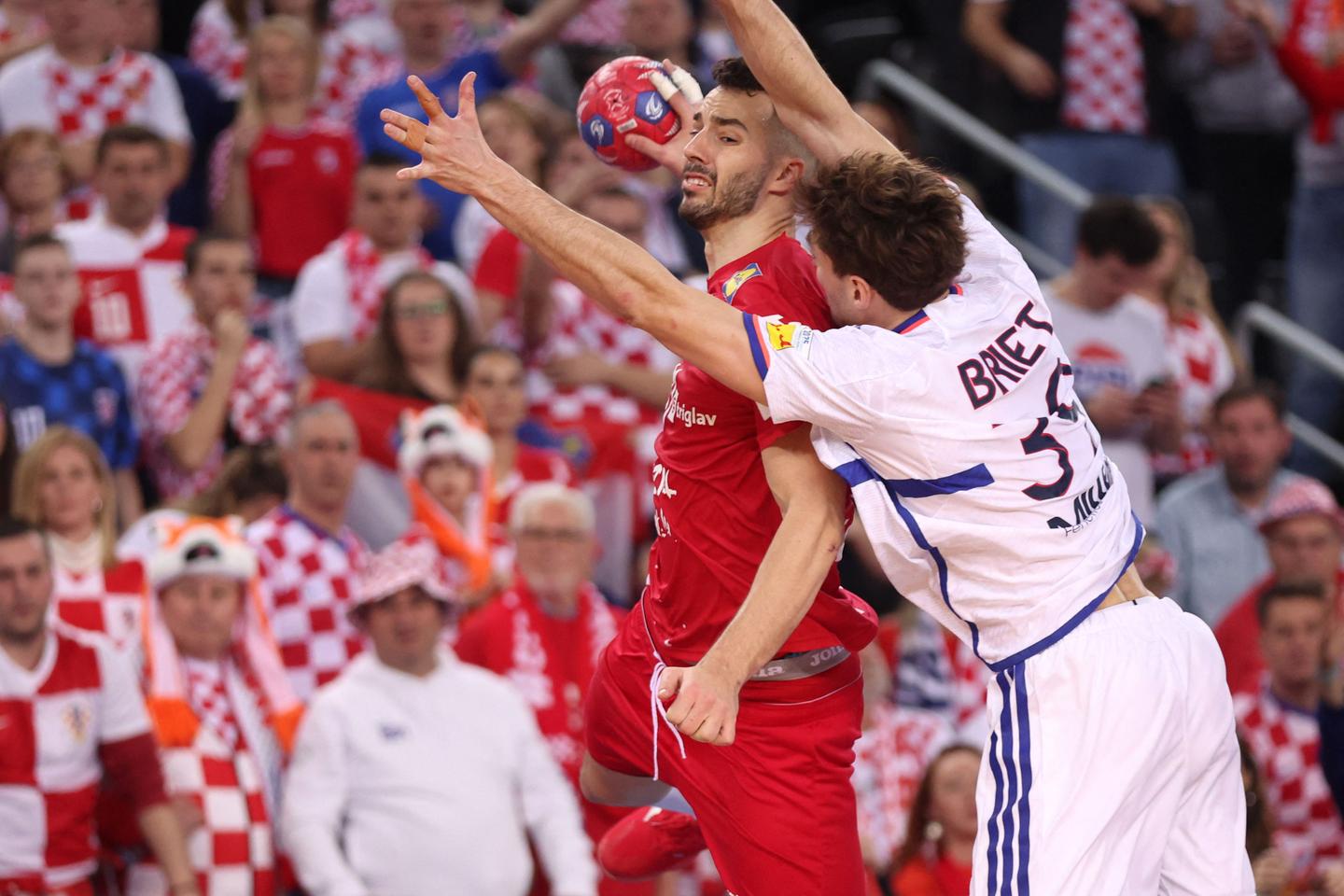 Mondial 2025 de handball : une équipe de France aux deux visages s’incline en demi-finale contre la Croatie