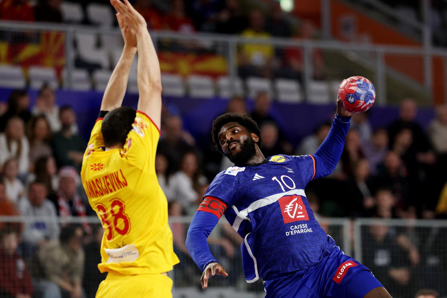 Mondial de handball : déjà qualifiés, les Bleus concluent la phase de groupes par une victoire contre la Macédoine du Nord