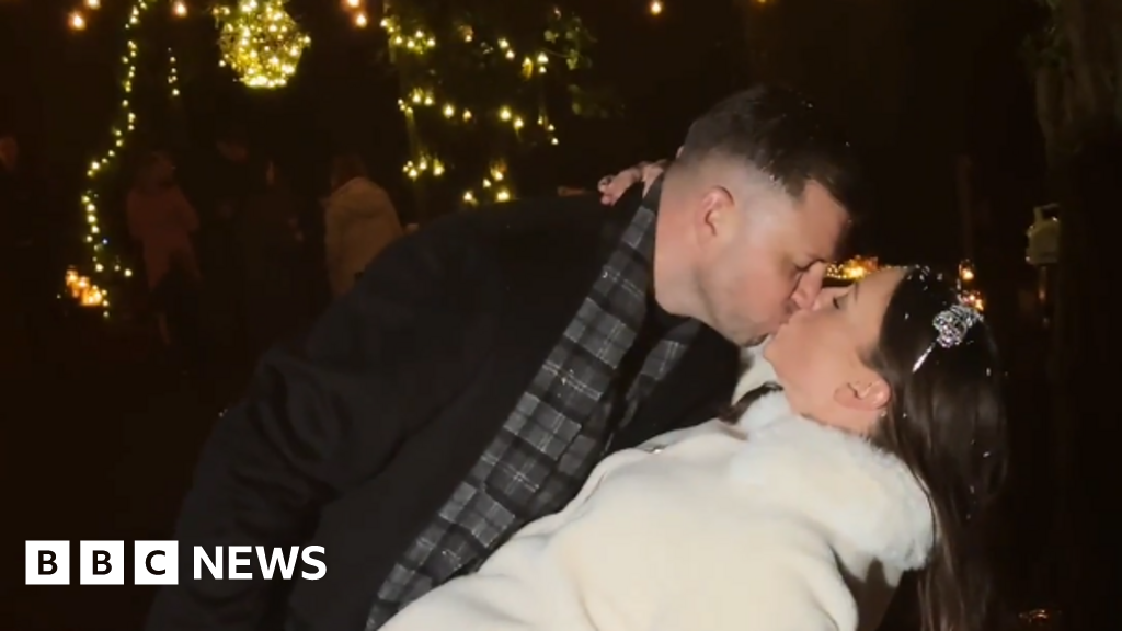 Money, stress and tinsel - why couples are opting for winter weddings