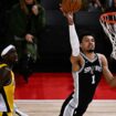 NBA : pluie de contres, trois points, passe pour lui-même... En vidéo, le récital de Victor Wembanyama et des Spurs à Bercy