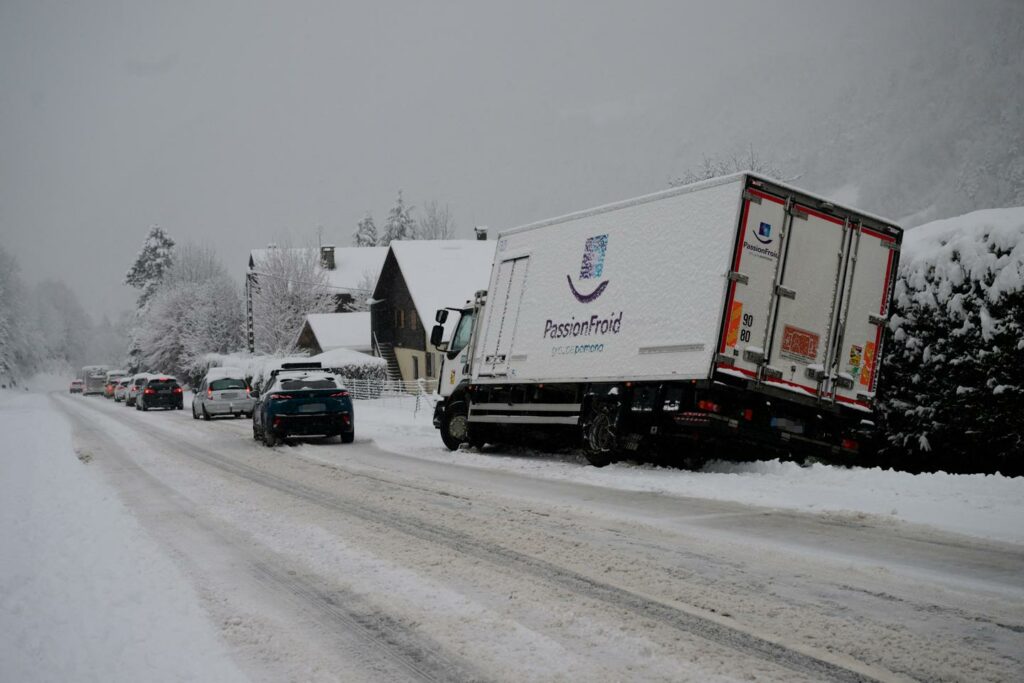 Neige et verglas : quatre départements du nord de la France placés en vigilance orange, mercredi