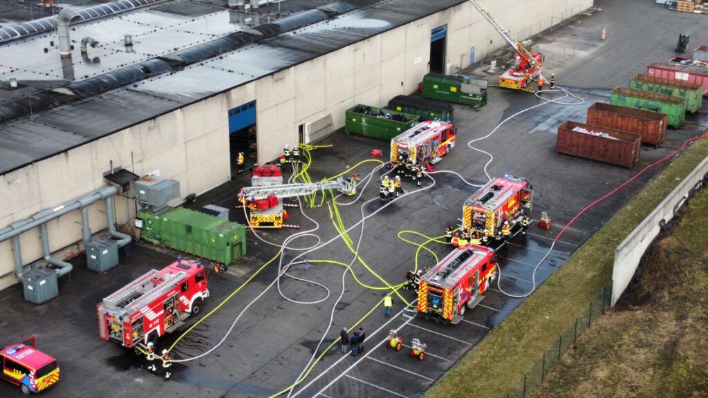 Nombreux pompiers mobilisés: Une machine prend feu dans une usine à Rodange