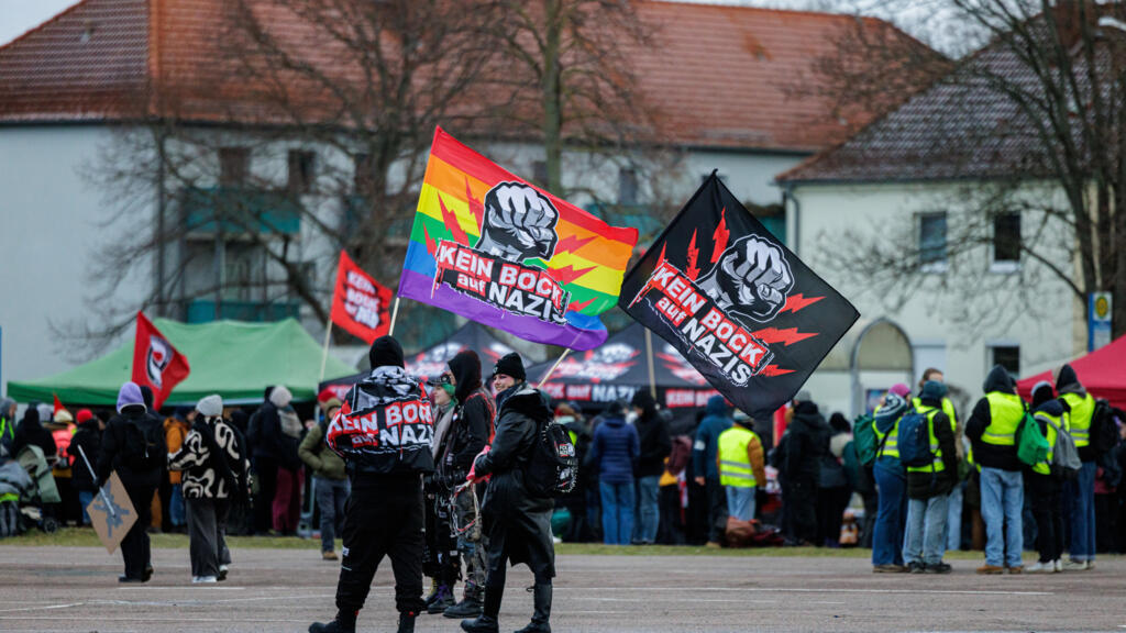 "Non aux nazis !" : en Allemagne, des manifestants retardent un congrès de l'AfD