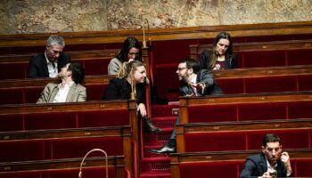 Nouveau Front populaire : après l’échec de la censure, les tensions entre le PS et LFI montent d’un cran