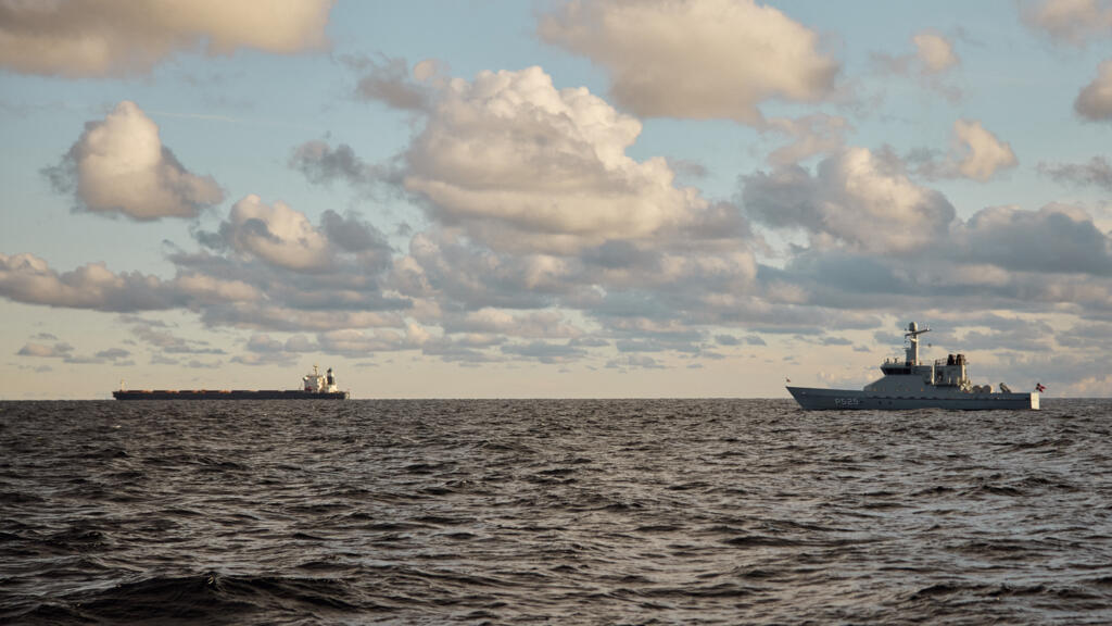 Nouveau câble endommagé en mer Baltique, la Lettonie déploie un navire de guerre