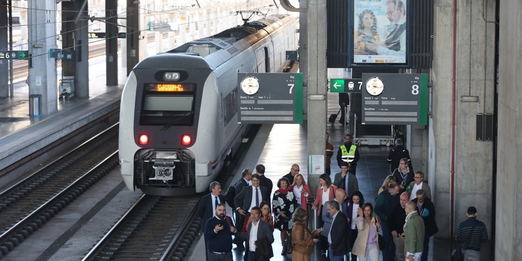 Nuevo impulso al corredor central ferroviario en Córdoba: renovación de la línea hasta Lora del Río por 63 millones