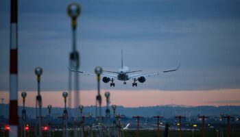 ONG et compagnies aériennes s’affrontent à propos de la future taxe sur les billets d’avion