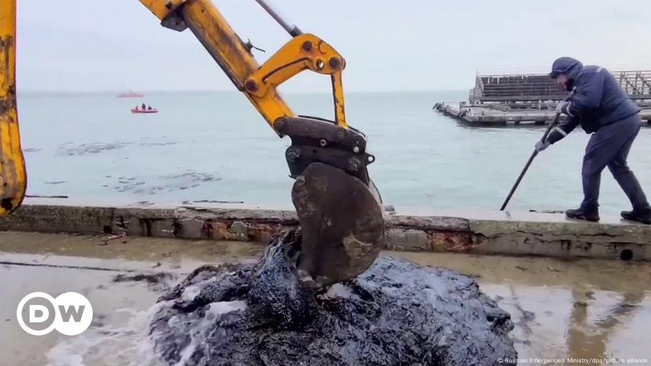 Oil spill from Russian 'shadow fleet' reaches Crimean shore