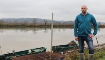 « On est au pied du mur » : coup d’arrêt pour la filière de la pêche au saumon en Nouvelle-Aquitaine