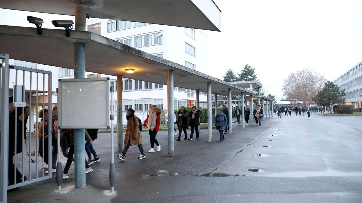 « On nous a dit qu’il pouvait cramer en cinq minutes » : à Saint-Denis, le lycée Paul-Éluard menacé de fermeture