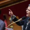 «On se lève, on se casse !» : Sandrine Rousseau invite les députés de gauche à quitter le réseau social X