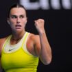 Open d’Australie : Aryna Sabalenka, joueuse puissante qui se moque des clichés sur son tennis