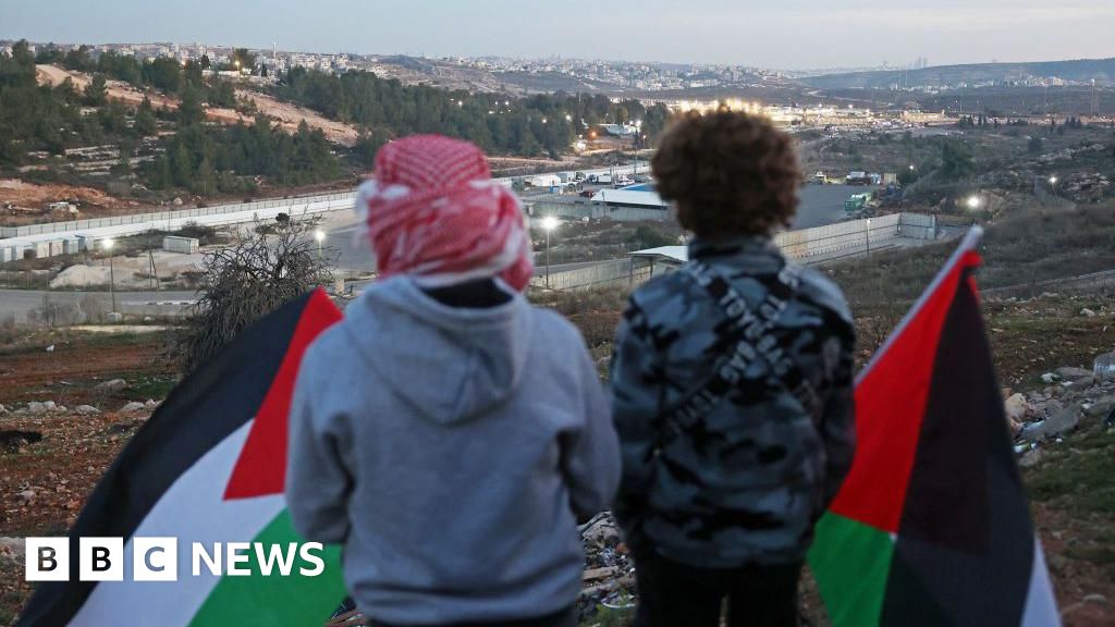 Palestinians in West Bank wait anxiously for prisoners to be released