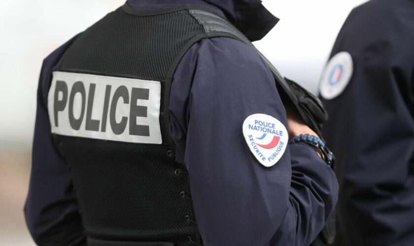 Paris : les policiers blessent un forcené armé d’un fusil à pompe et soupçonné de violences conjugales