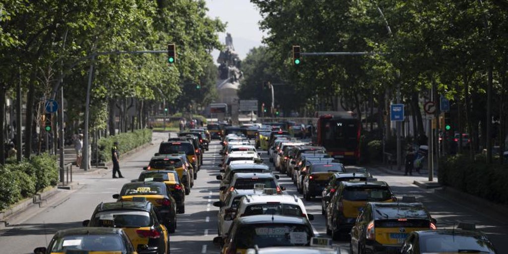 Parón de los taxis en Barcelona para volver a protestar contra «la invasión de los VTC ilegales»