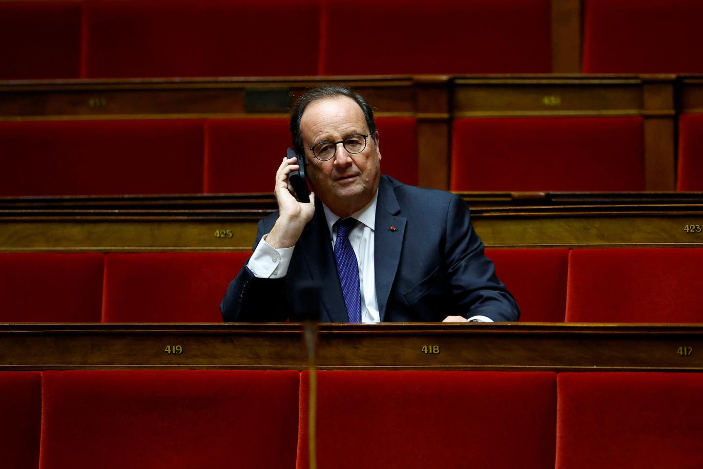 Pour François Hollande, une démission d’Emmanuel Macron « provoquerait une crise institutionnelle majeure »