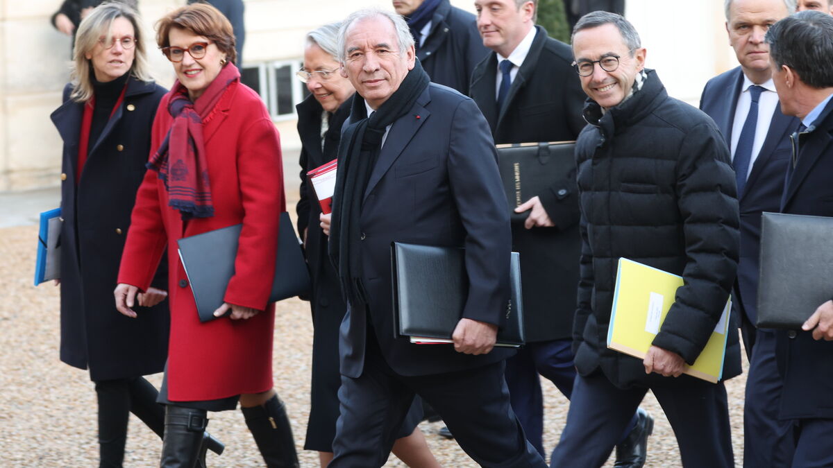 Premier Conseil des ministres : « Si nous sommes unis, nous pourrons déplacer un certain nombre d’obstacles », affirme Bayrou