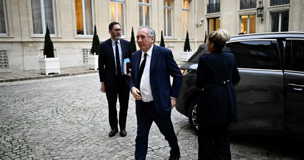 Premier Conseil des ministres pour le fragile gouvernement de François Bayrou