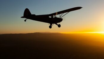 Près de Paris, l’armée de l’air secourt deux avions perdus en plein vol à cause du brouillard