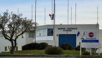 Prise d'otages à la prison d'Arles : la garde à vue du détenu est interrompue afin de l’envoyer en psychiatrie