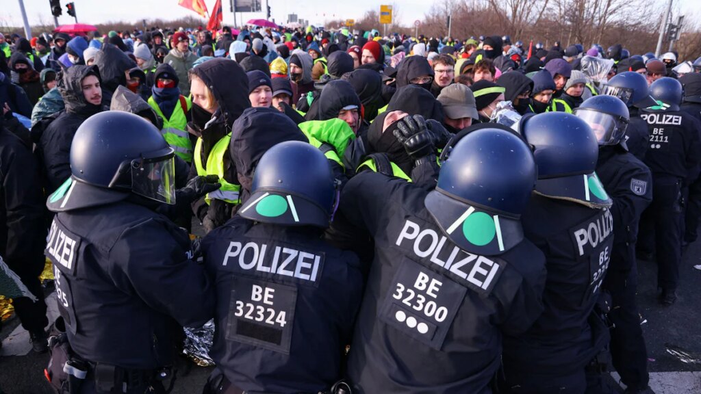 Proteste gegen AfD-Parteitag: Dieser Einsatz der Polizei in Sachsen wirft Fragen auf