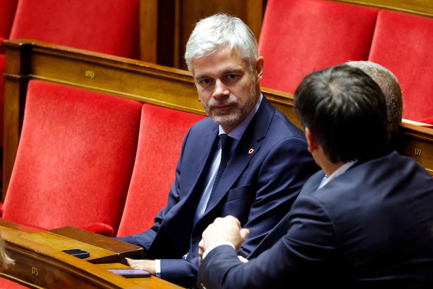 Retraites : Laurent Wauquiez estime que suspendre la réforme sans financement serait « irresponsable » ; Yaël Braun-Pivet n’est « pas opposée » à en « rediscuter »