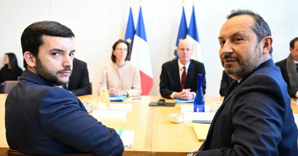 Retraites : le RN et la gauche accentuent la pression contre la réforme