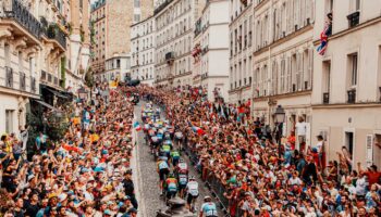 « Rue Lepic » pendant les JO : la foule, une fenêtre, les coureurs et une photo devenue virale