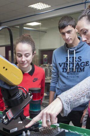 Seis de cada 10 jóvenes que termina FP encuentra trabajo en menos de seis meses