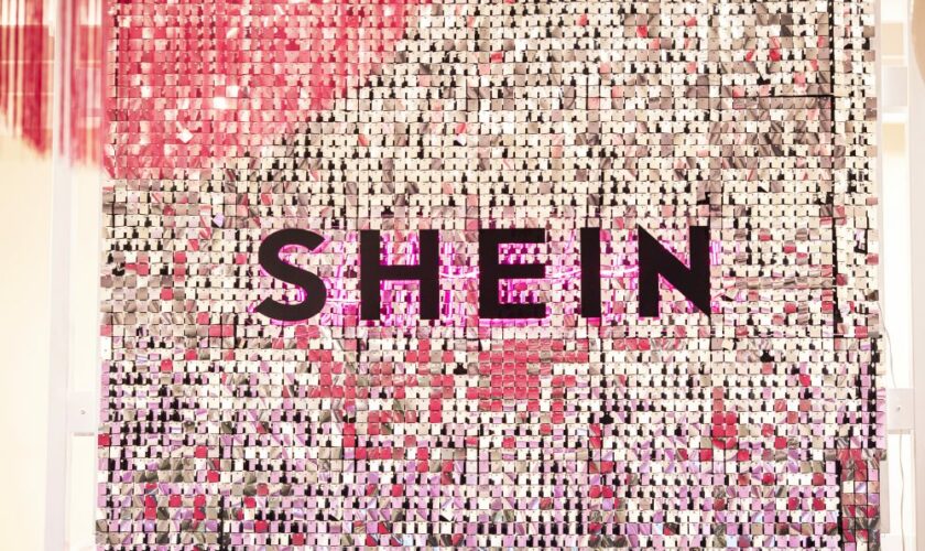 Shein va désormais indiquer sur ses t-shirts l’âge de l’enfant qui l’a fabriqué